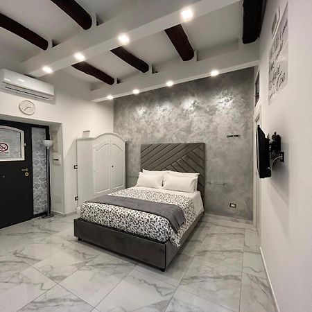 Casa Tolentino Al Centro Di Napoli Villa Екстериор снимка