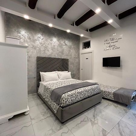Casa Tolentino Al Centro Di Napoli Villa Екстериор снимка