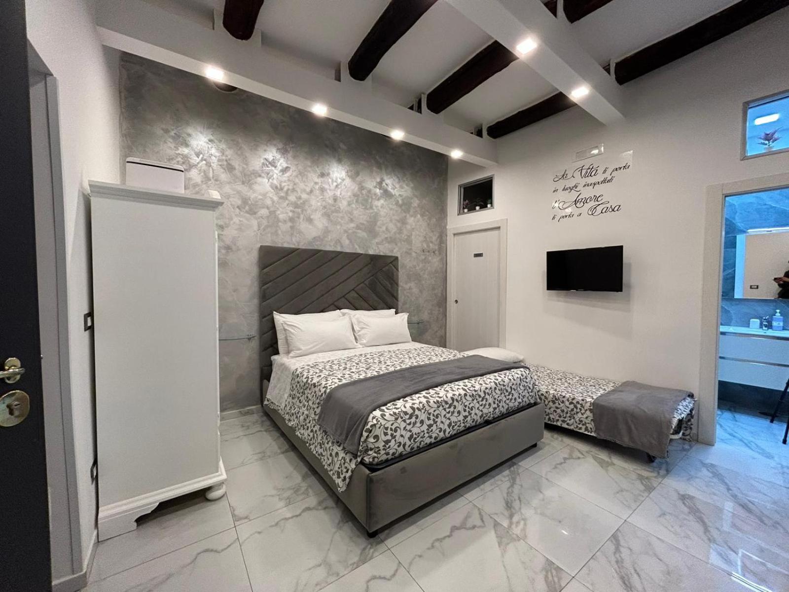 Casa Tolentino Al Centro Di Napoli Villa Екстериор снимка